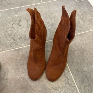 Chestnut suede booties